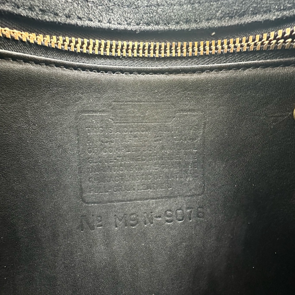 Coach • 9076 Companion Flap - Picture 14 of 14